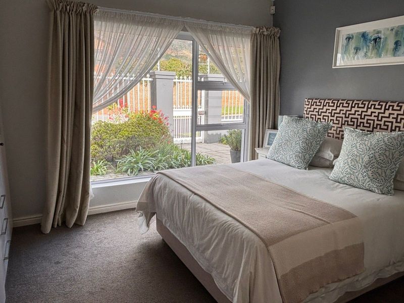 Furnished Flatlet To Rent in Kirstenhof, Cape Town - Photo 6