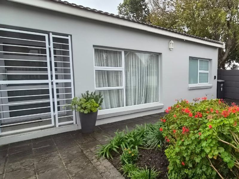 Furnished Flatlet To Rent in Kirstenhof, Cape Town - Photo 1