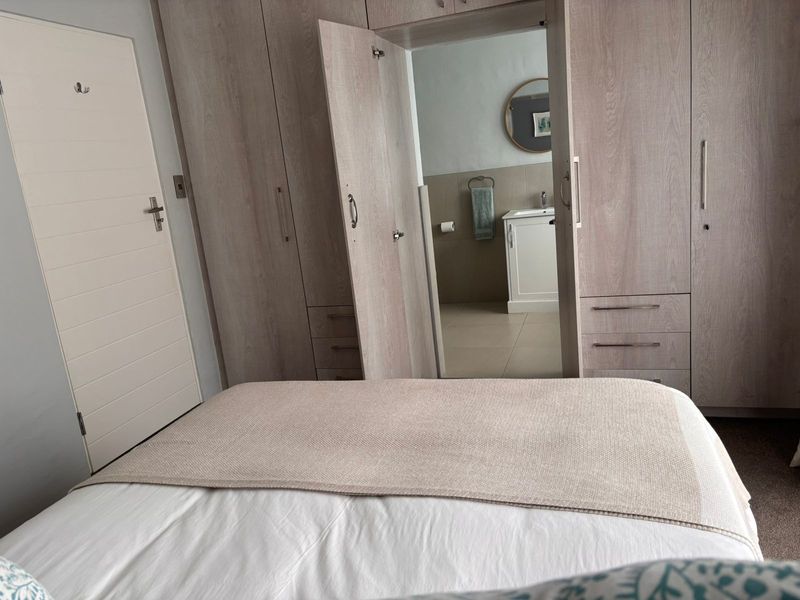Furnished Flatlet To Rent in Kirstenhof, Cape Town - Photo 9