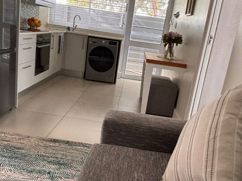 Furnished Flatlet To Rent in Kirstenhof, Cape Town - Photo 3