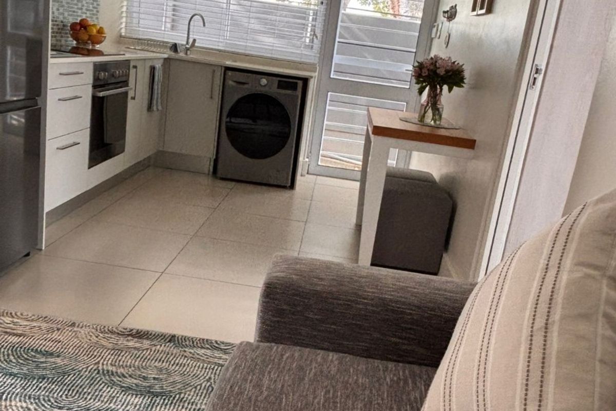 Furnished Flatlet To Rent in Kirstenhof, Cape Town - Photo 3