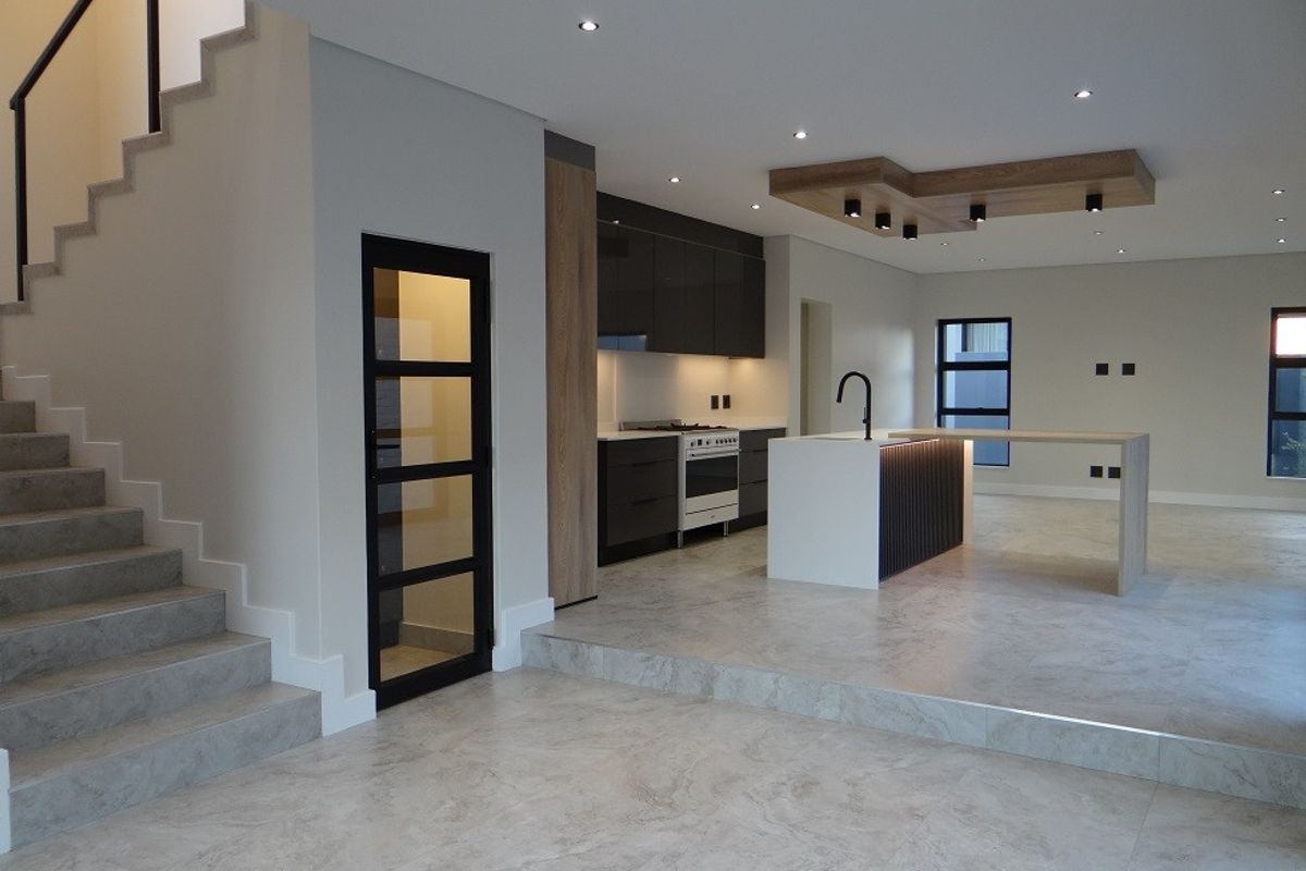 4 Bedroom House + 3 Garages and Study For Sale in Fountainbrook Estate, Midstream Estate, Centurion - Photo 3