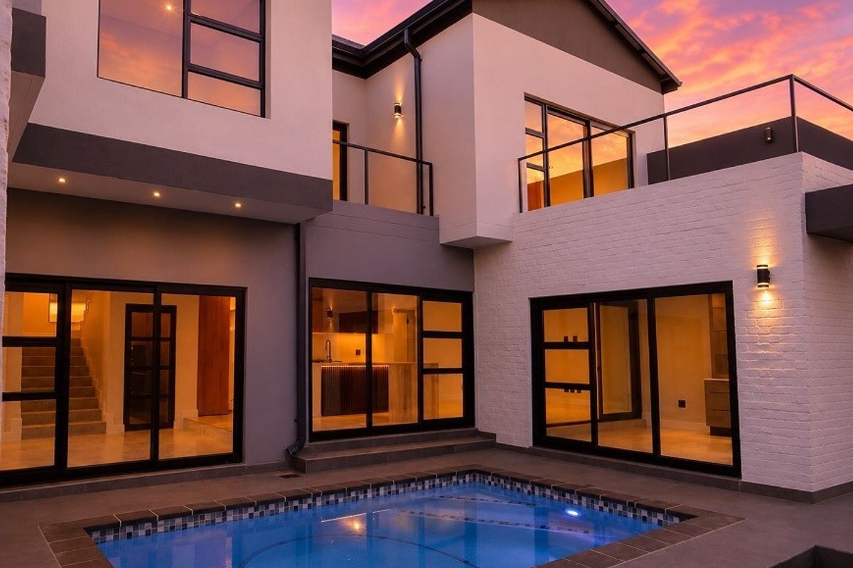 4 Bedroom House + 3 Garages and Study For Sale in Fountainbrook Estate, Midstream Estate, Centurion - Photo 2
