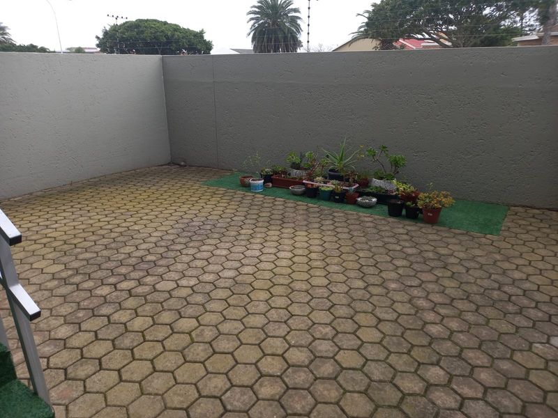 Furnished 2 Bedroom, 2 Bathroom Apartment in Secure Heiderand Block - Photo 10