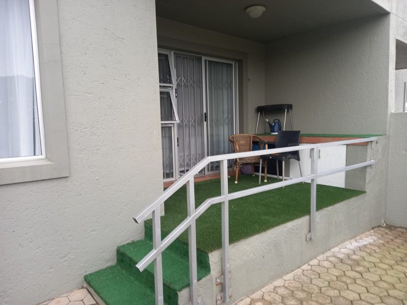 Furnished 2 Bedroom, 2 Bathroom Apartment in Secure Heiderand Block - Photo 1