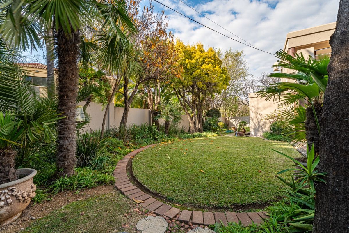 Timeless Elegance in the Heart of Kyalami Estates - A Semi-Furnished Masterpiece - Photo 2