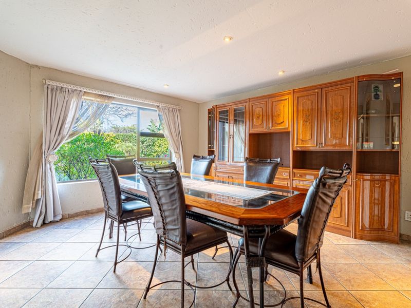Timeless Elegance in the Heart of Kyalami Estates - A Semi-Furnished Masterpiece - Photo 9