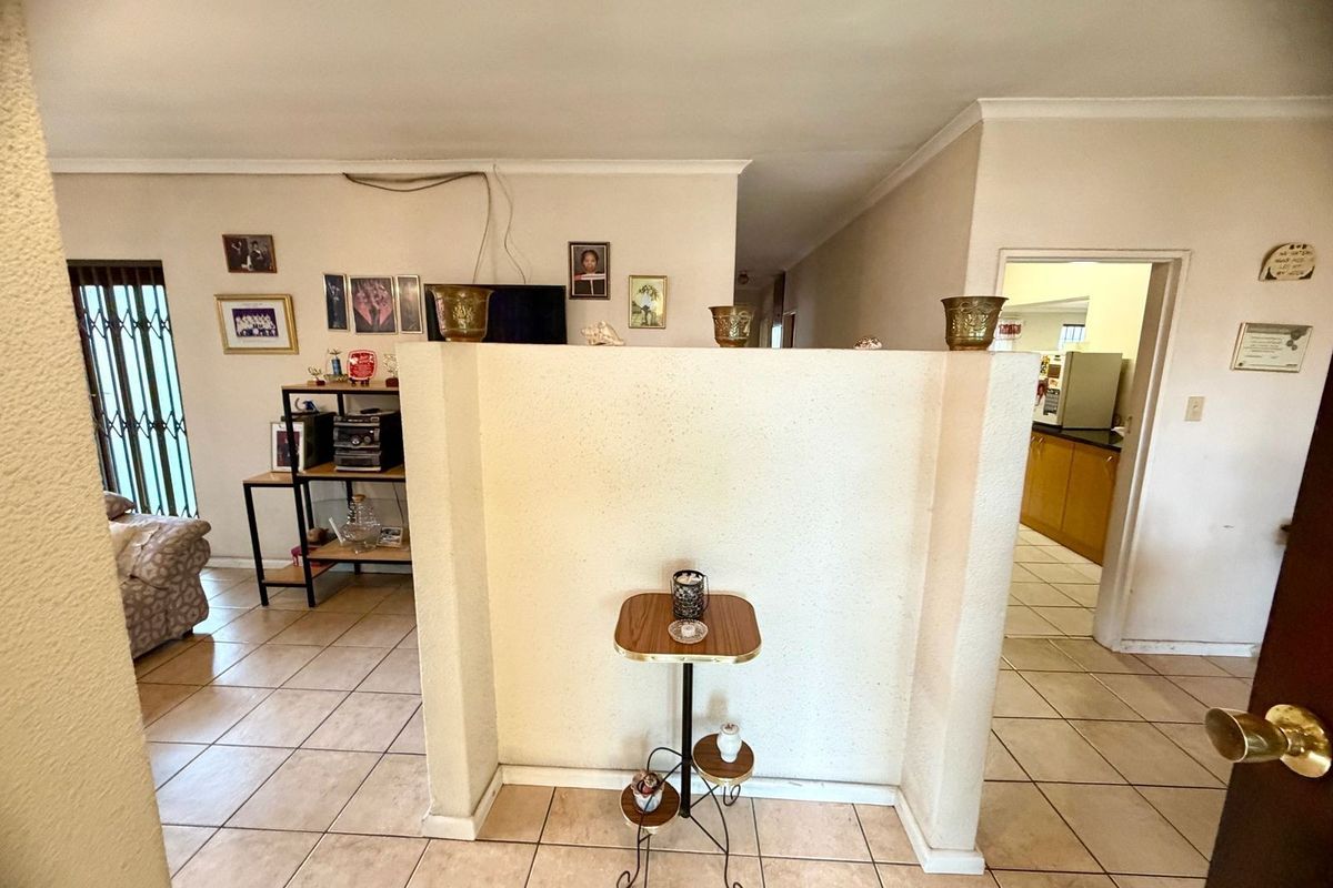 Very Neat House For Sale In Kleinbegin Kraaifontein - Photo 3