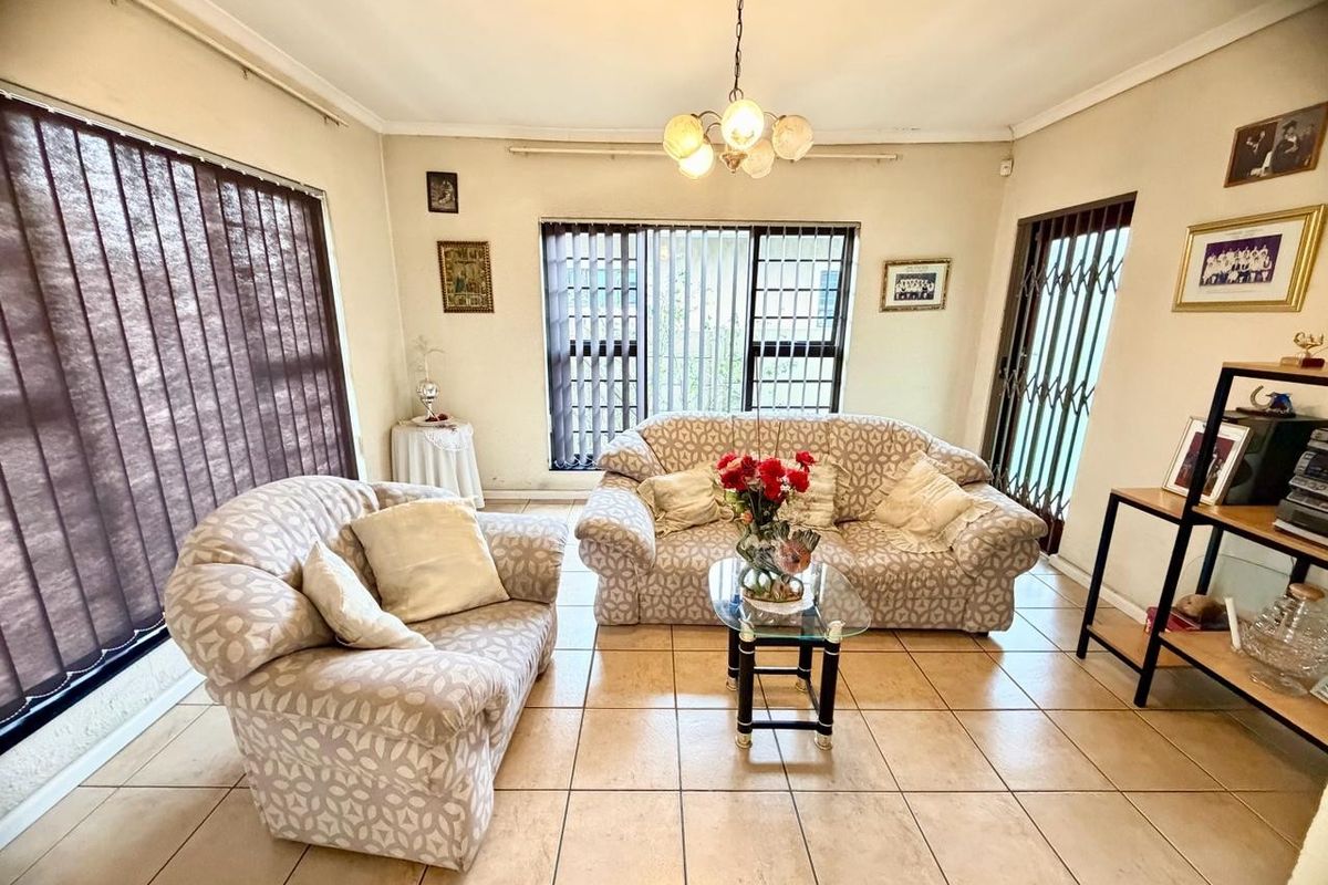 Very Neat House For Sale In Kleinbegin Kraaifontein - Photo 2