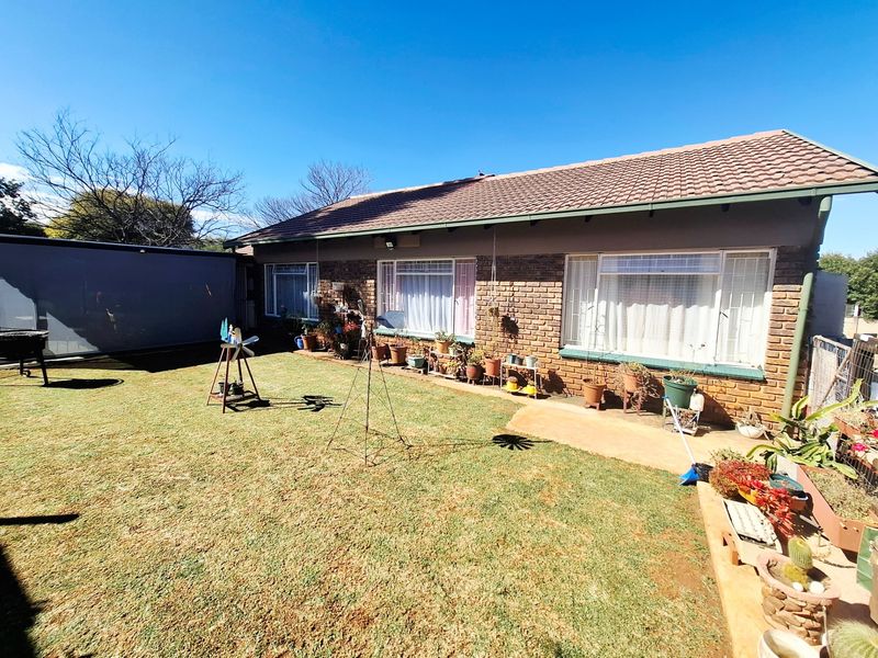 Opportunity, space, and potential - all in one address. - Photo 1