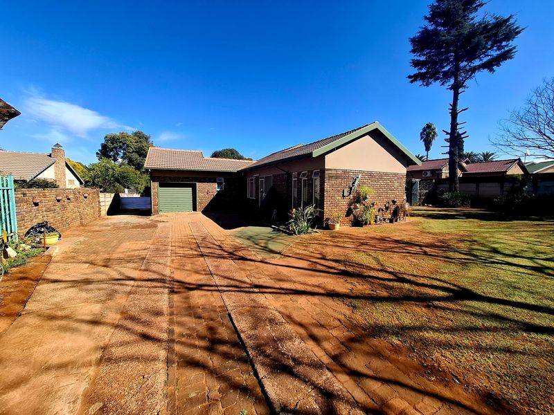 Opportunity, space, and potential - all in one address. - Photo 3