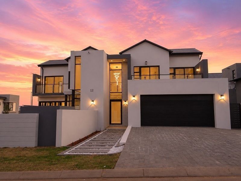 4 Bedroom House For Sale in Fountainbrook Estate, Midstream Estate, Centurion - Photo 2