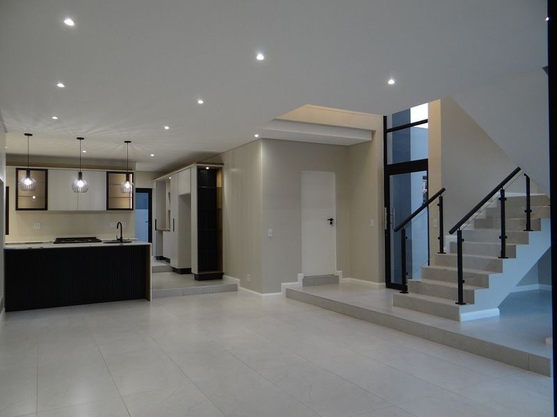 4 Bedroom House For Sale in Fountainbrook Estate, Midstream Estate, Centurion - Photo 4