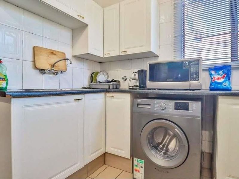 Townhouse For Sale in Vorna Valley, Midrand - Photo 6