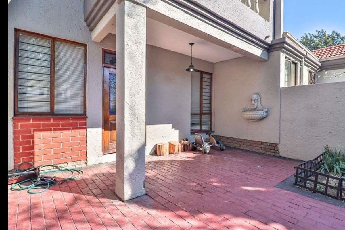 Townhouse For Sale in Vorna Valley, Midrand - Photo 3