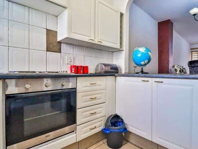 Townhouse For Sale in Vorna Valley, Midrand - Photo 5