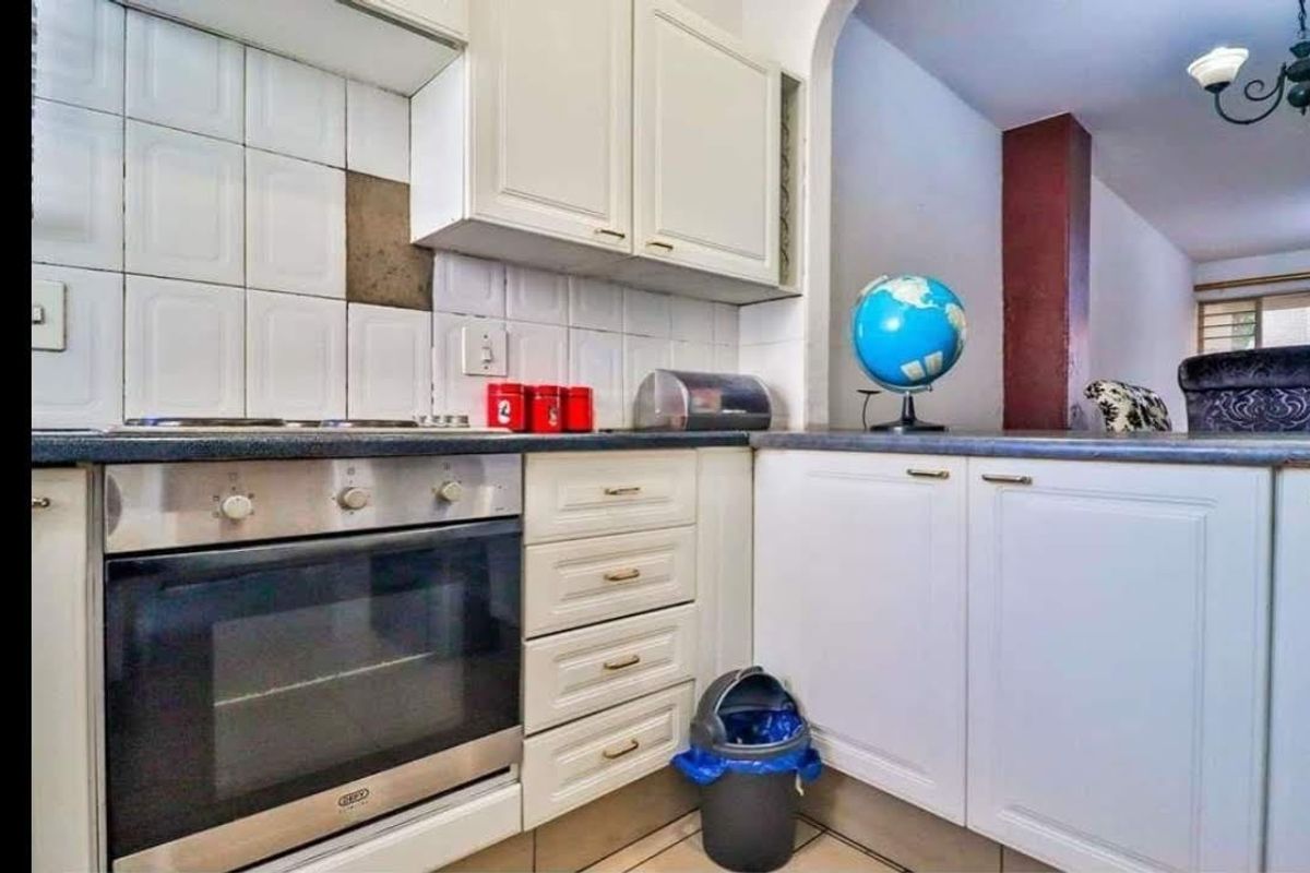 Townhouse For Sale in Vorna Valley, Midrand - Photo 5