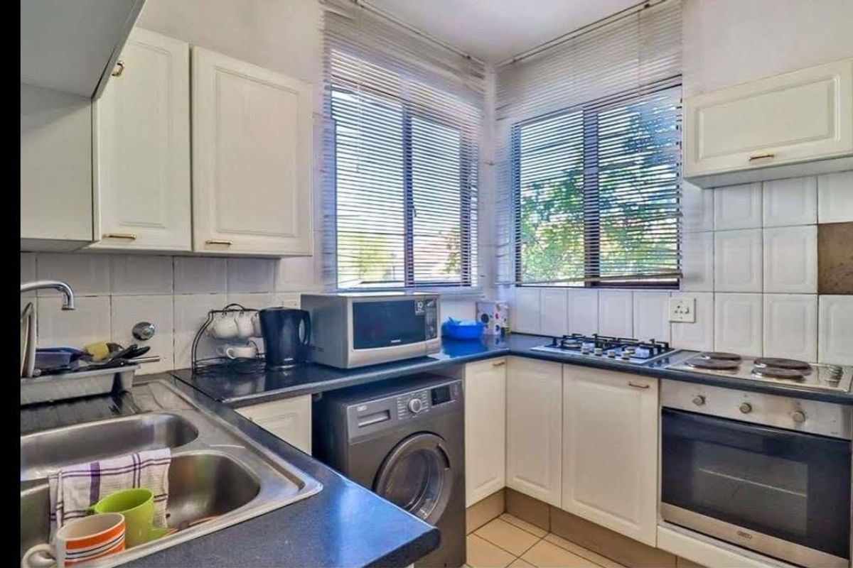 Townhouse For Sale in Vorna Valley, Midrand - Photo 4