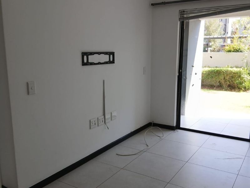 2bed 2bath to rent in fourways - Photo 9