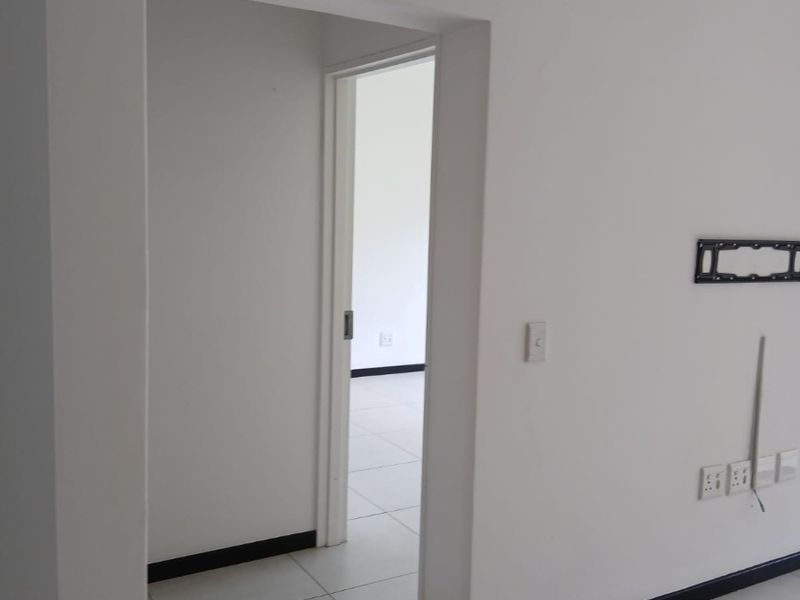 2bed 2bath to rent in fourways - Photo 8