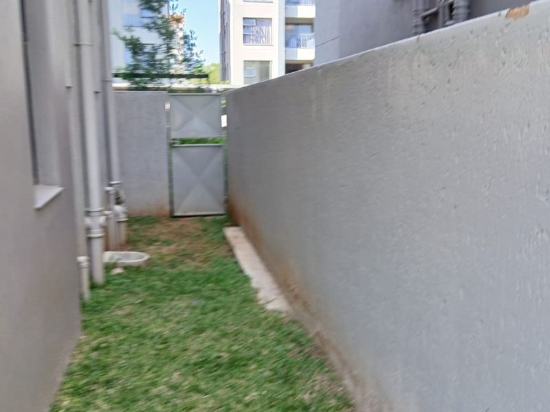 2bed 2bath to rent in fourways - Photo 7