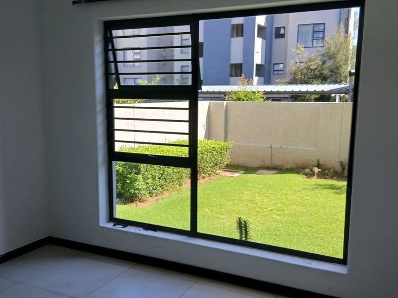2bed 2bath to rent in fourways - Photo 4