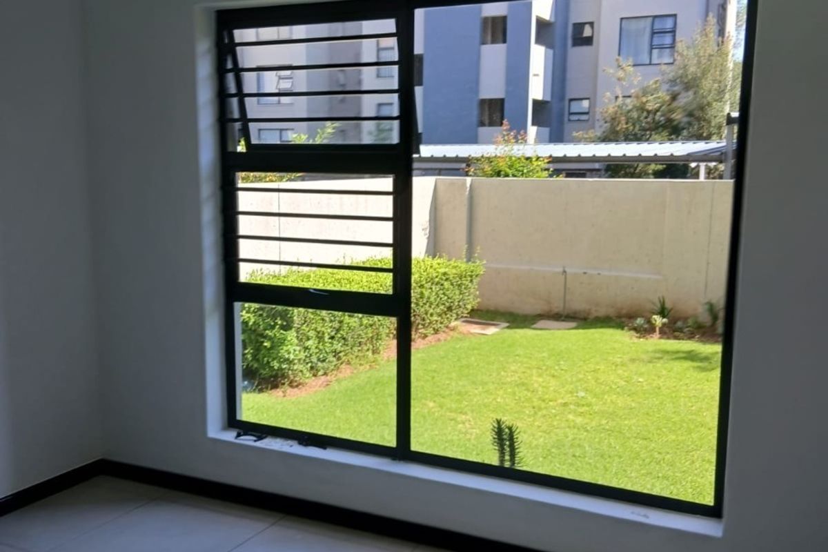 2bed 2bath to rent in fourways - Photo 4