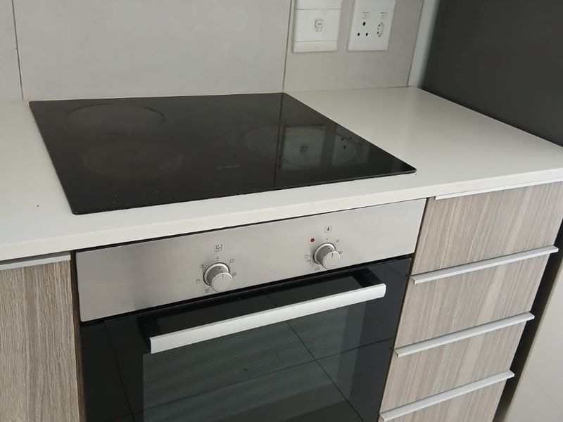 2bed 2bath to rent in fourways - Photo 3