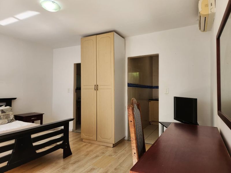 Apartment To Rent in Waverley, Johannesburg - Photo 4