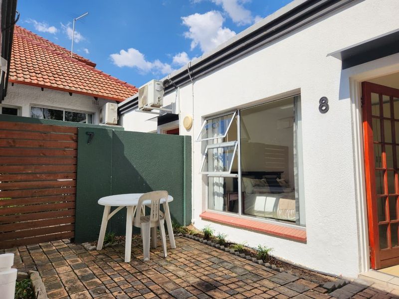 Apartment To Rent in Waverley, Johannesburg - Photo 1