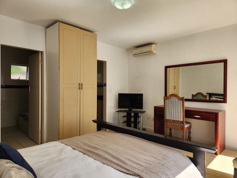 Apartment To Rent in Waverley, Johannesburg - Photo 3