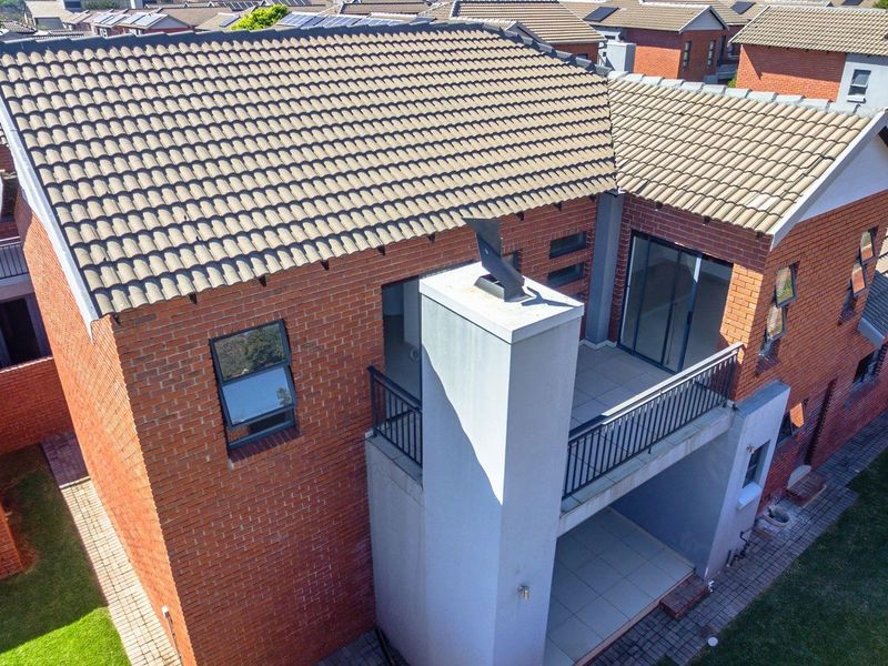Townhouse For Sale in Willowbrook, Roodepoort - Photo 2