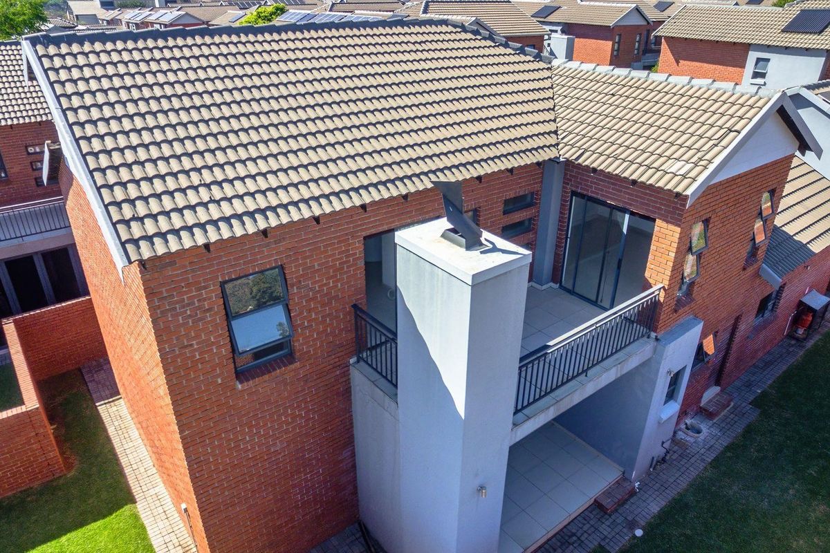 Townhouse For Sale in Willowbrook, Roodepoort - Photo 2