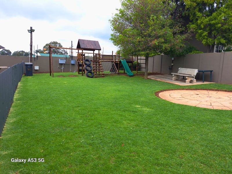 3 BEDROOMS 2 BATHROOMS PLUS GARDEN. - Photo 1