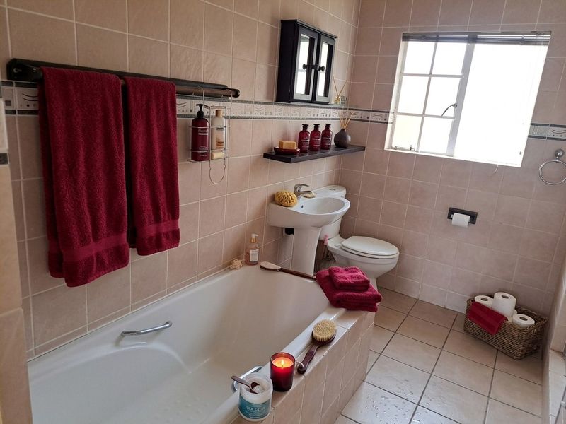 3 BEDROOMS 2 BATHROOMS PLUS GARDEN. - Photo 9