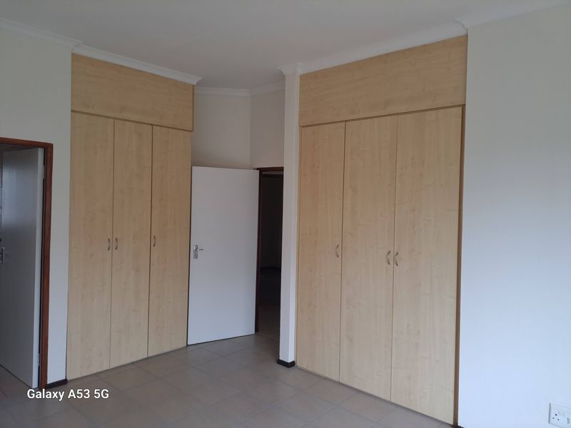 3 BEDROOMS 2 BATHROOMS PLUS GARDEN. - Photo 8