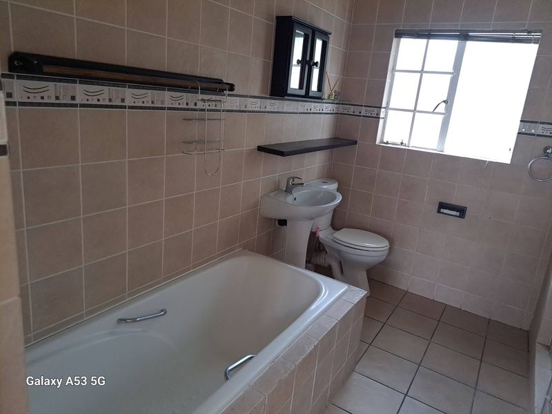 3 BEDROOMS 2 BATHROOMS PLUS GARDEN. - Photo 10