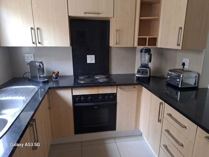 3 BEDROOMS 2 BATHROOMS PLUS GARDEN. - Photo 2
