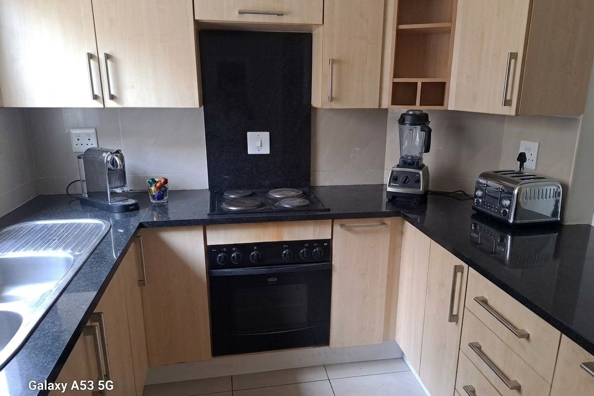 3 BEDROOMS 2 BATHROOMS PLUS GARDEN. - Photo 2