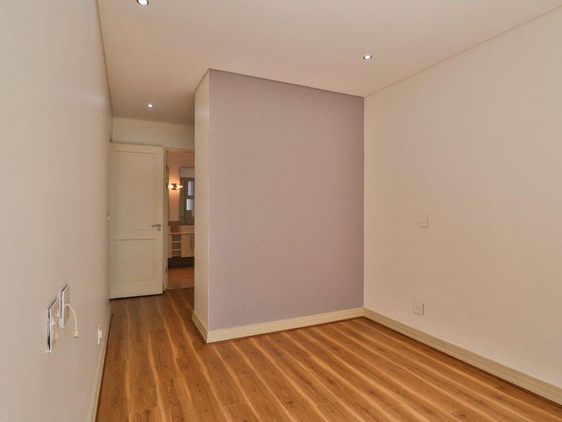 Apartment For Sale in Dunkeld West, Johannesburg - Photo 9