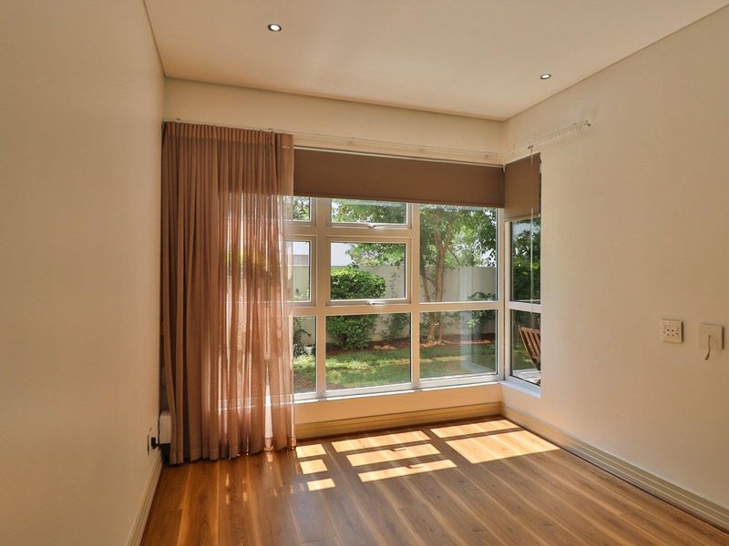 Apartment For Sale in Dunkeld West, Johannesburg - Photo 8
