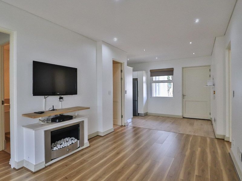Apartment For Sale in Dunkeld West, Johannesburg - Photo 3
