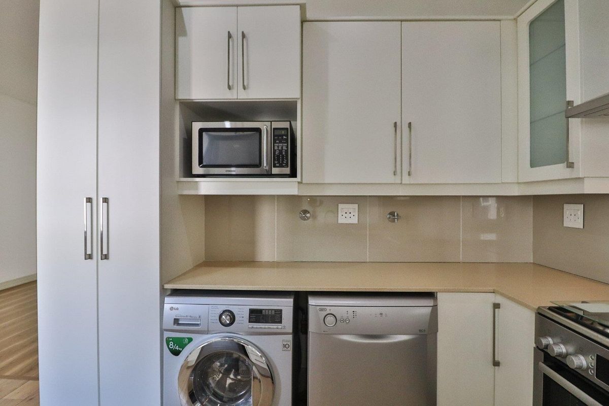 Apartment For Sale in Dunkeld West, Johannesburg - Photo 5