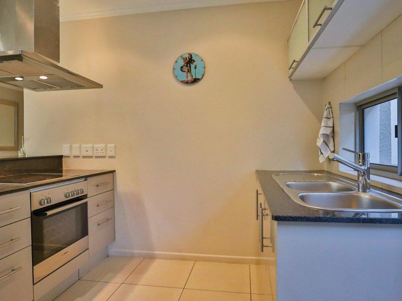 Townhouse For Sale in Parkmore, Sandton - Photo 9