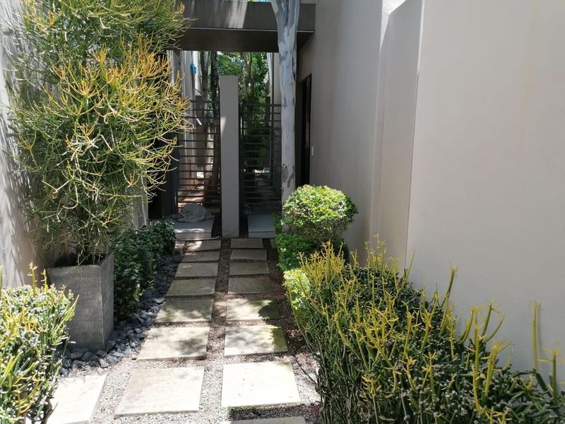 Townhouse For Sale in Parkmore, Sandton - Photo 1