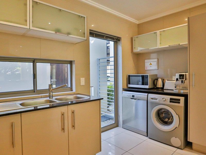 Townhouse For Sale in Parkmore, Sandton - Photo 8