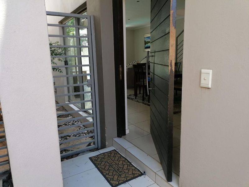 Townhouse For Sale in Parkmore, Sandton - Photo 2