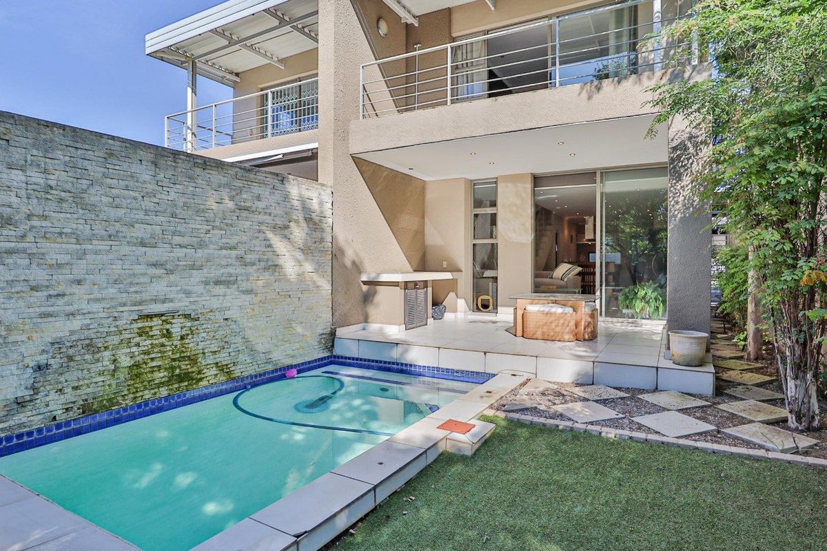 Townhouse For Sale in Parkmore, Sandton - Photo 3