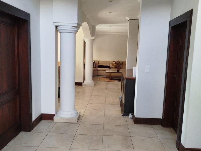Townhouse To Rent in Sandton - Photo 3