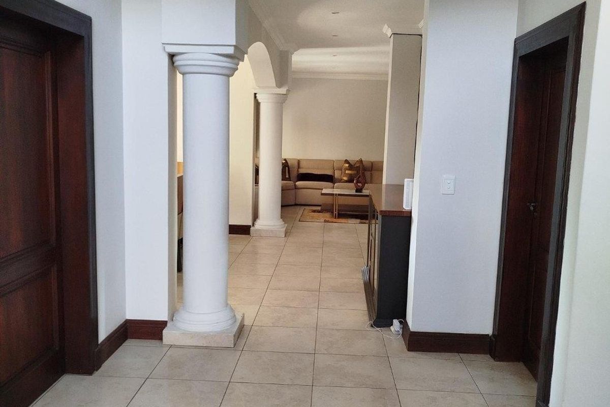 Townhouse To Rent in Sandton - Photo 3